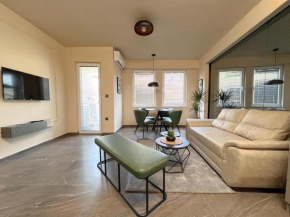 Central Luxe Two-Bedrooms - He-Ra Apartments